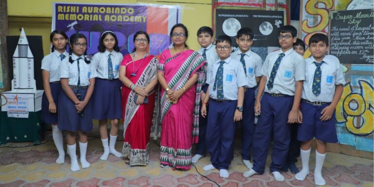 “Buy a pair of binoculars this Pujas and look up at the night sky,” says Birla Planetarium scientist Shilpa Gupta to students of Rishi Aurobindo Memorial Academy