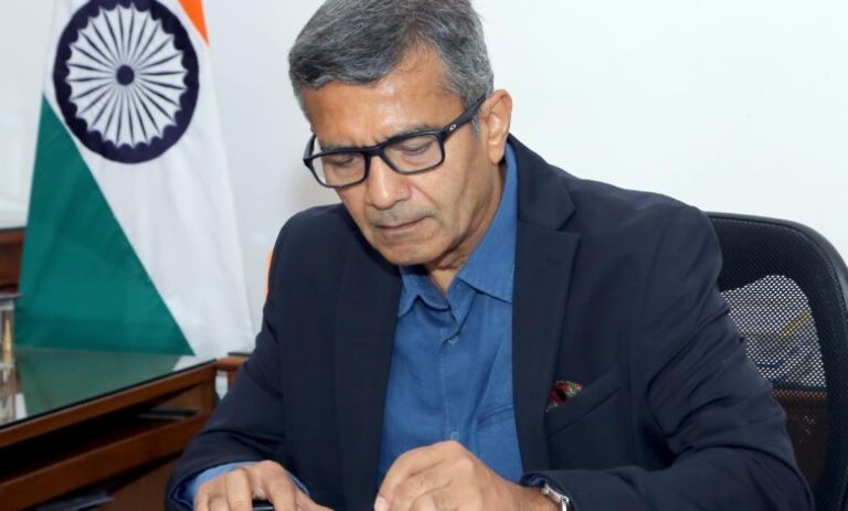 Shri Rajesh Kumar Singh assumes the office of Defence Secretary